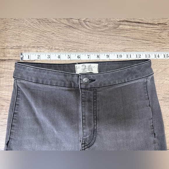 FREE‎ PEOPLE WOMEN'S HIGH RISE DARK WASH JUST FLOAT ON FLARE JEANS size 26 - Picture 7 of 8